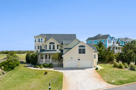 Private Pool and Tower Room Views - Stunning Coastal Oasis Отели в г. Карритак