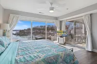 Waterfront Access and Pools - Gorgeous Lakeside Retreat