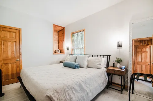 Modern Pondside Retreat W/ Hot tub