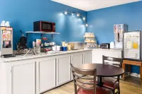 Days Inn by Wyndham Ardmore - breakfast