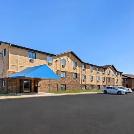 Econo Lodge Inn & Suites