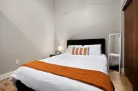 Cooperage 214 | Chic Loft near OSF | Peoria Các khách sạn gần Limelight Eventplex