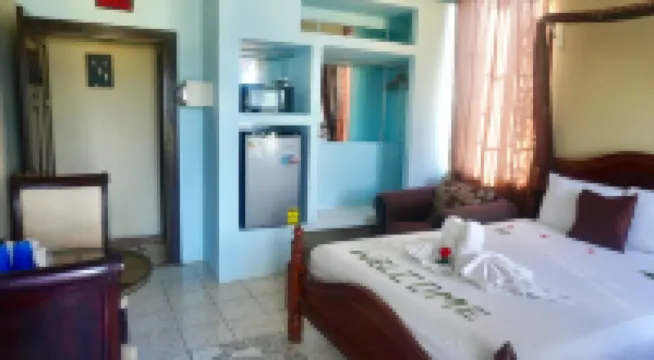 See Belize SeaView Studio w Balcony & Pool Near Airport, Restaurant, Bar &Casino