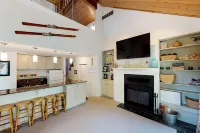 Well-equipped condo with WiFi - great location near skiing