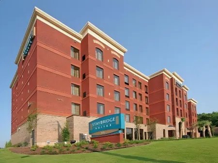 Staybridge Suites Columbia Отели рядом с достопримечательностью «Ривербанкс Зу энд Гарден»