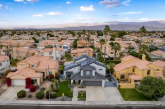 Stunning Oasis with Pool and Hot Tub - Luxury Desert Retreat