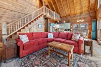 Therapeutic Mountain Views and Cozy Fireplace - Breathtaking Retreat