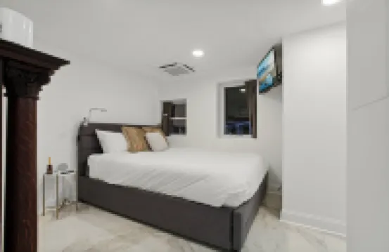 Charming Escape with Free Parking and Modern Amenities - Cozy Haven