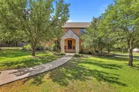 Lakefront Resort Sleeps 16 Pool Hot Tub Game Room Eagle Pass Park附近的飯店