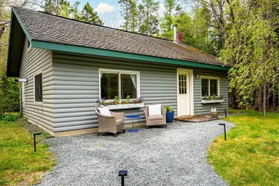 Relaxing Retreats- Hot Tub- fireplace-a/c-W/D