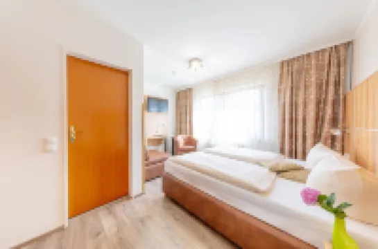 Reinhardtshof - Marina Schiller Hotels in der Nähe von Gasthaus Linde Metzgerei Schwarz OHG