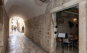 L & L Old Town Apartments