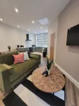 Stylish Central Studio Steps to DMU & LRI - Apartments