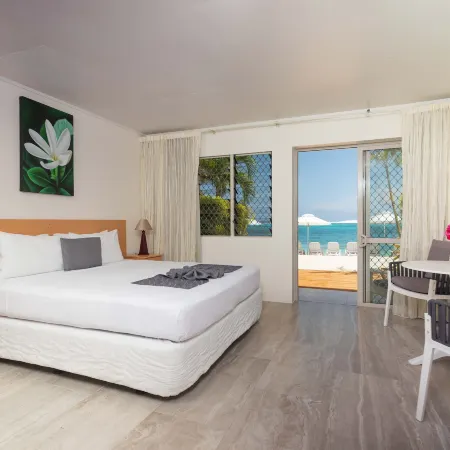 Moana Sands Beachfront Hotel