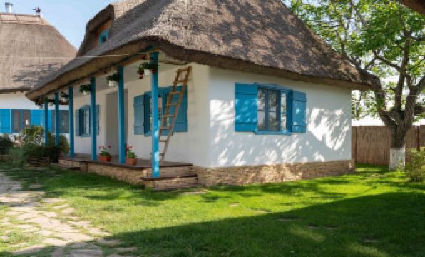 5 Chirpici - Small Traditional Resort