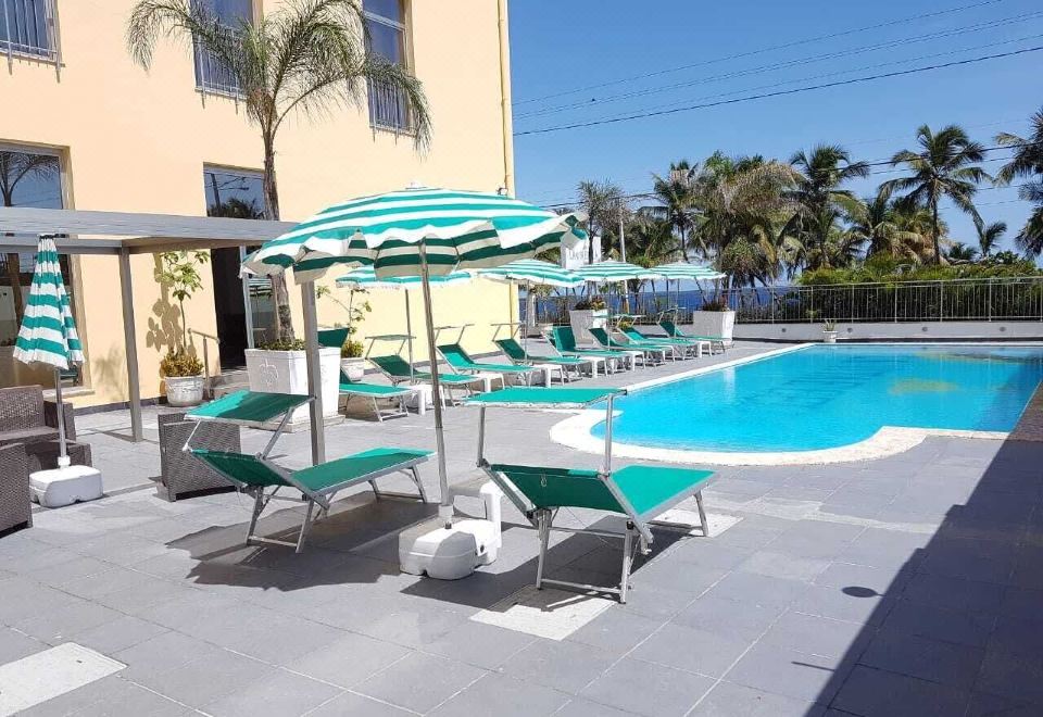 Hotel Apartahotel Isabelita, Leisure & Recreation, Outdoor Swimming Pool
