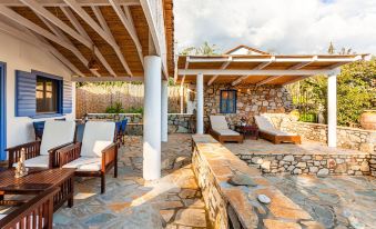 The Blue House Seaside Retreat - Fully Equipped