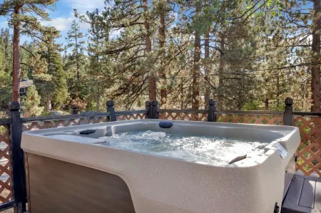 Moulin Rouge #2055 Отели рядом с достопримечательностью «оз. Биг Бэар»