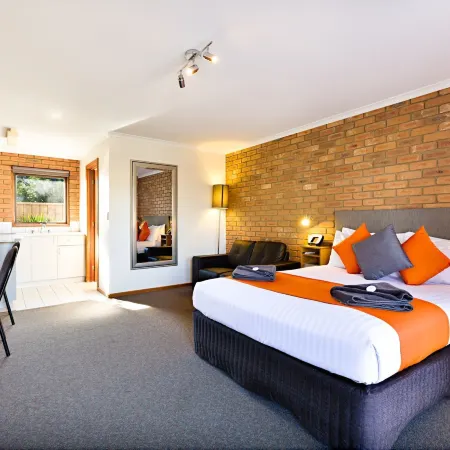 Statesman Motor Inn