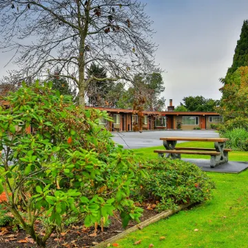 Arbutus Grove Motel