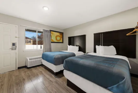 Rodeway Inn Hoteles cerca de Auditorio Ovens