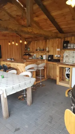 Sutton Coldfield 2-Bed Caravan Parking & Bar-B-Q Отели в г. Саттон-Колдфилд