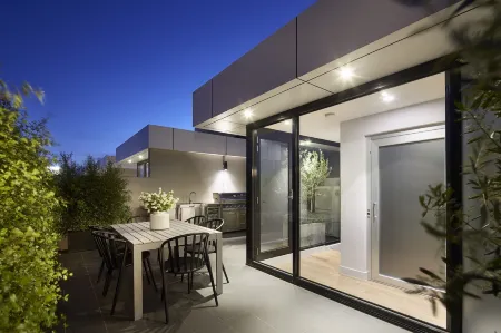 381 Cremorne Отели рядом с достопримечательностью «Punting on the Lake»