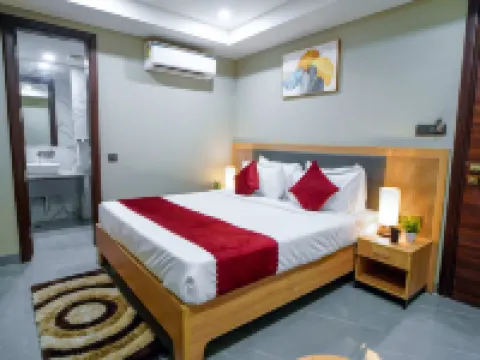 Saltstayz Select - Golf Course Road & Sector 57 Hotels near Ghata Jheel