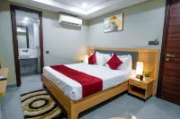 Saltstayz Select - Golf Course Road & Sector 57