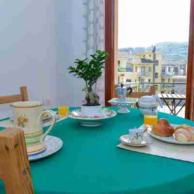 Estate4Home - Sofia Flora Dining/Meeting Rooms