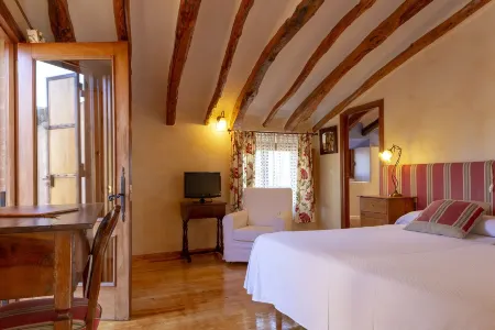 Hotel Rural Mas Fontanelles Отели в г. Оніл