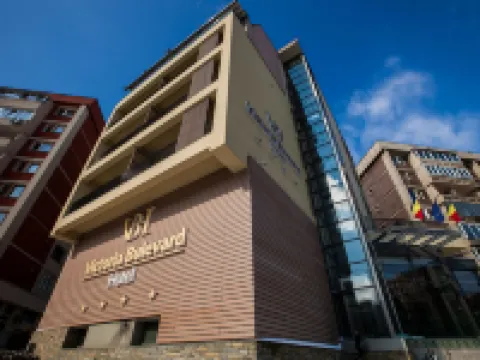 Victoria Bulevard Hotel Hotels near Council Square
