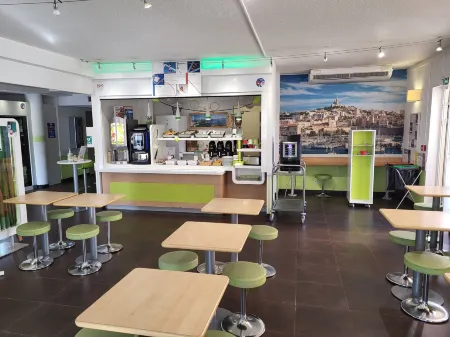 Ibis Budget Marseille Valentine Отели рядом с достопримечательностью «Eglise Sainte-Rita de Marseille»