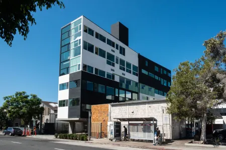 Abpopa Hillcrest Отели рядом с достопримечательностью «Ферст Юнитариан Юниверсалист»