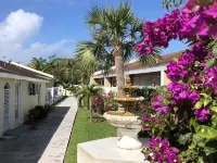 Colony Club Inn & Suites Hotel dekat Pantai Junkanoo