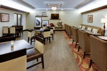 Hampton Inn Gettysburg Отели в г. Боннеовилл