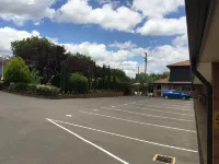 White Lanterns Motel - parking