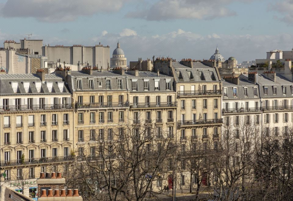 [호텔 뒤 리옹의 로비 공간]