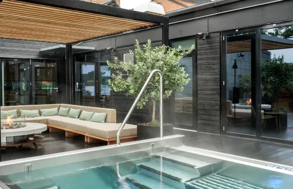 那亞斯法比利克酒店及餐廳