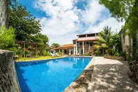 Ulani Lodge - Pools