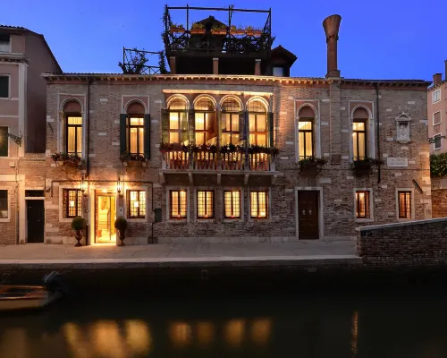 هوتل بالازيتو مادونا Hotels near دورسودورو