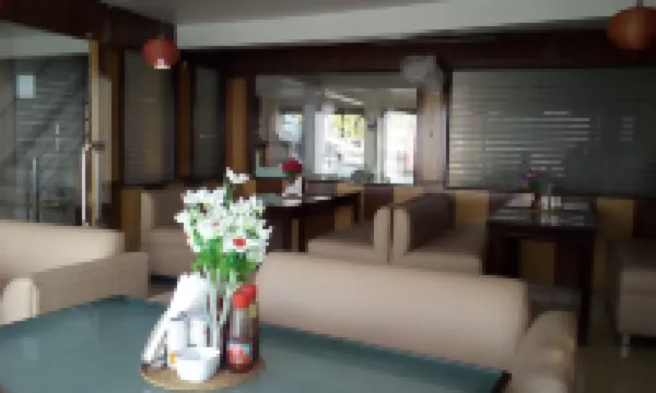 Hotel Ganesha Inn Ganga View