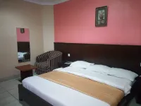 Peak Court Hotels - 3 ดาว