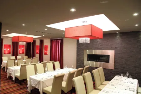 Sterling Inn & Spa Отели рядом с достопримечательностью «Башня Скайлон»