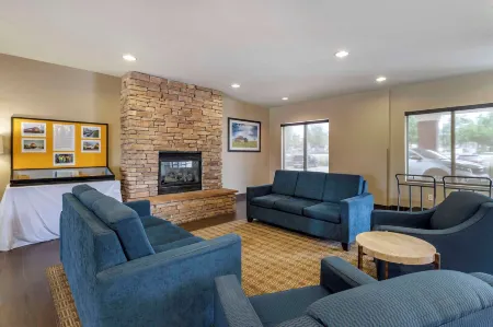 Comfort Suites Coralville I-80 Отели в г. Johnson County