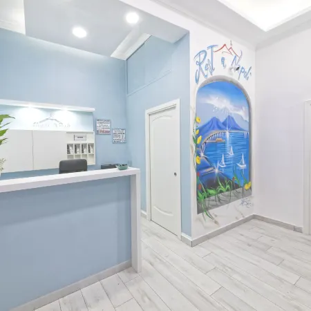 B&B Rest a Napoli Отели рядом с достопримечательностью «Порт Моло-Беверелло»