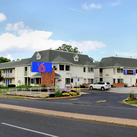Motel 6 Enfield, CT - Hartford