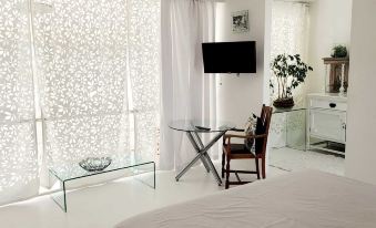 4 on Highworth Apartments and Studios