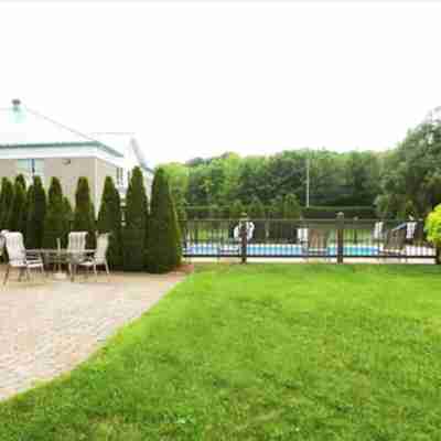 Days Inn by Wyndham Montmagny Hotel Exterior