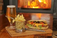 Garden Route Game Lodge - พร้อมอาหารเช้า